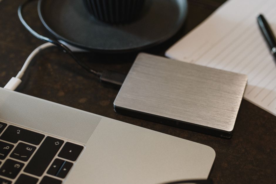 Zunanji trdi disk 2 TB z USB 3.2 priključkom